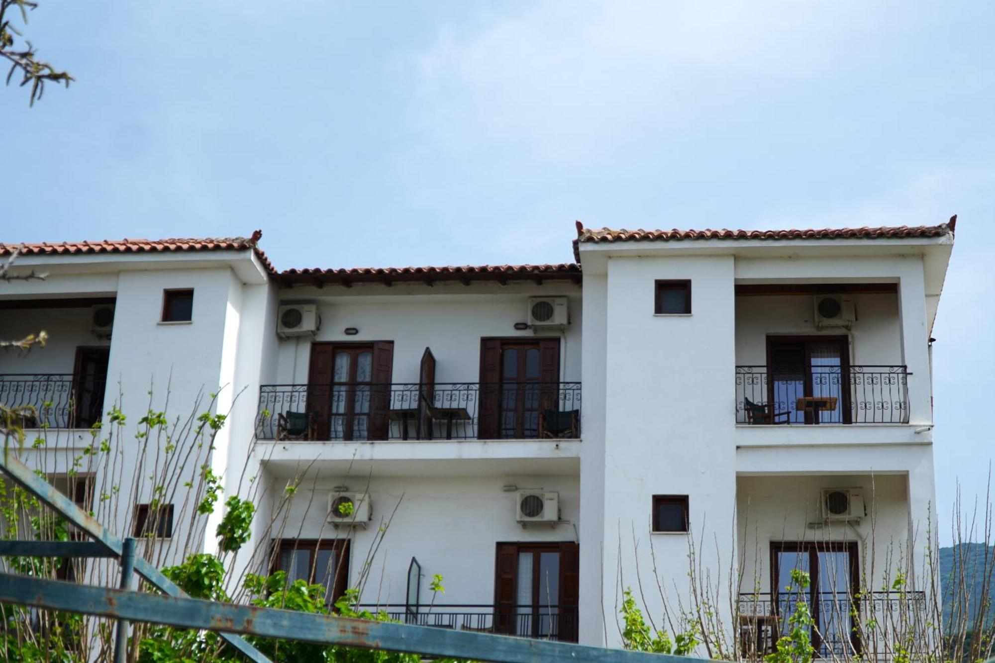 Hotel Defkalion Alli Meria Екстериор снимка