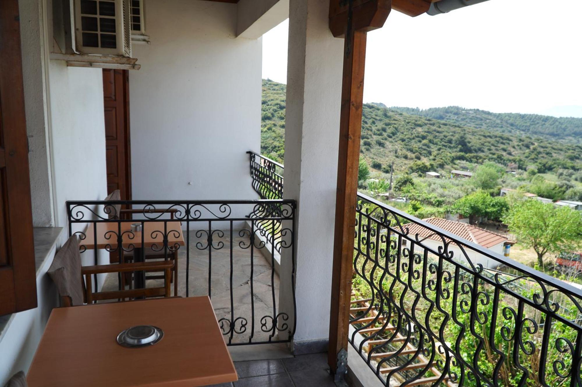 Hotel Defkalion Alli Meria Екстериор снимка